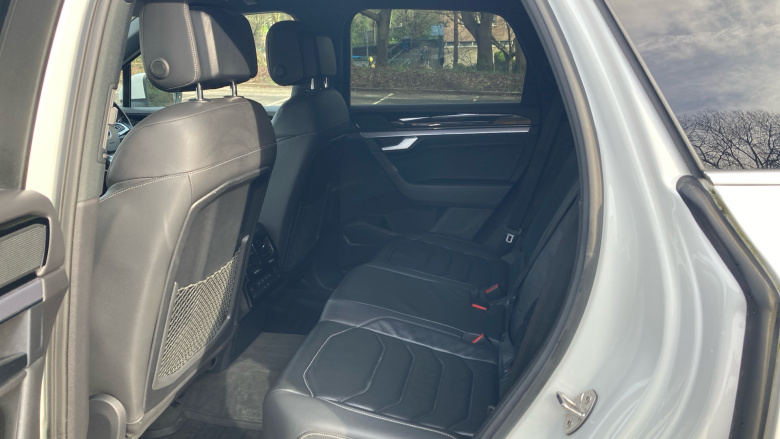 Volkswagen Touareg 3.0 V6 TDI 4Motion R-Line Tech 5dr Tip Auto Diesel Estate